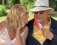 «Мы встретились в этот день 25 лет назад»: Юлия Высоцкая поделилась романтичным кадром с Кончаловским